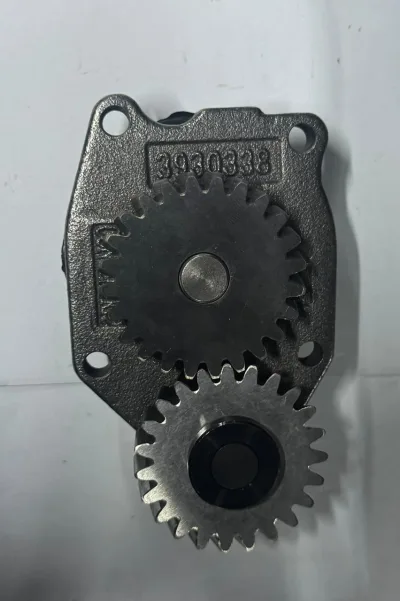 3930338 3415365 OIL PUMP