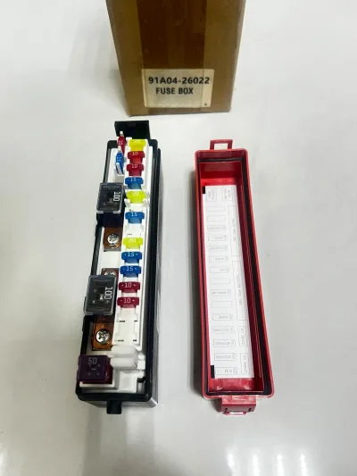 91A04-26022  91A04-36020 ELECTRICAN FUSE BOX