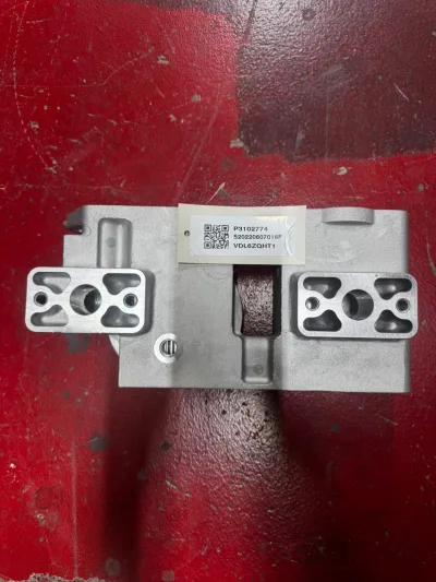 3102774  3335512 OIL FILTER HEAD