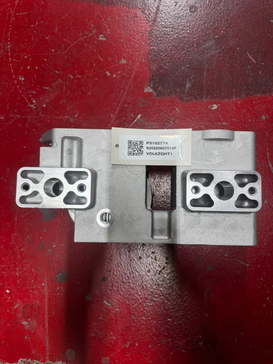 3102774 3335512 OIL FILTER HEAD
