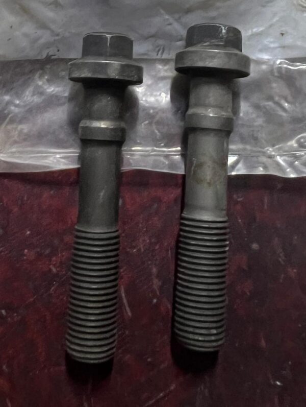 3900919 CONNECTING ROD SCREW