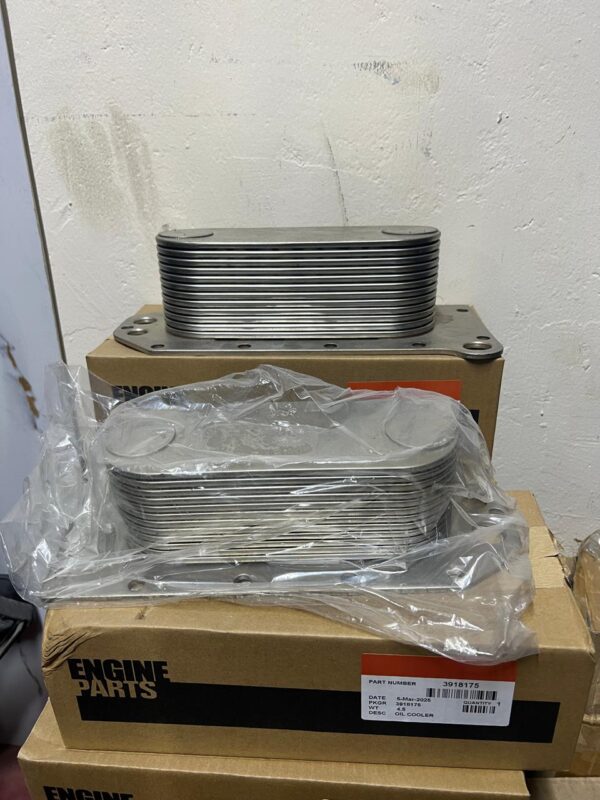 3974815 / 3945565 / 3943539 / 3906296 / 3944463 / 3918175 OIL COOLER CUMMINS
