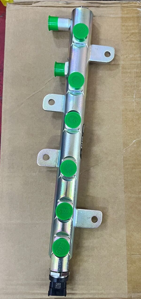 3977530 / 0445226042 FUEL MANIFOLD