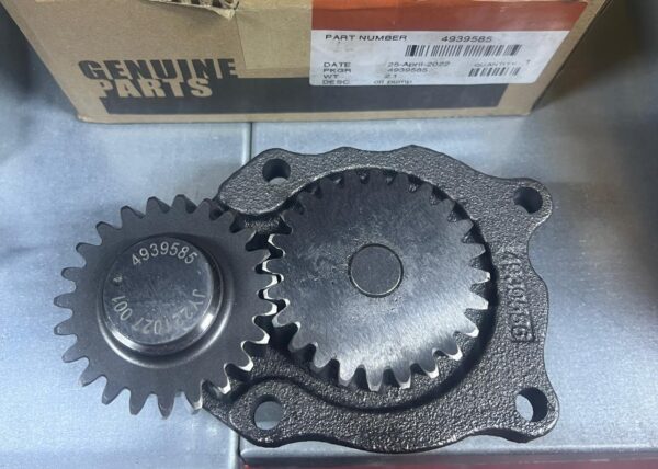 4939585 OIL PUMP