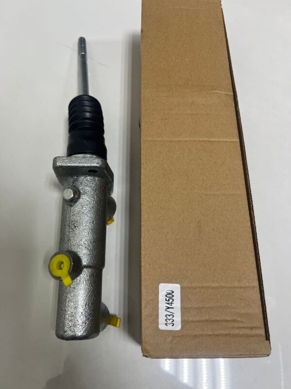 333/Y4500 BRAKE MASTER CYLINDER
