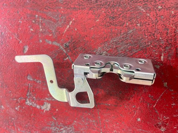 6670867 REAR DOOR LATCH BOBCAT